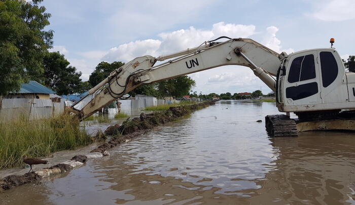 UN engineers repair dyke breaches in flooded state of South Sudan