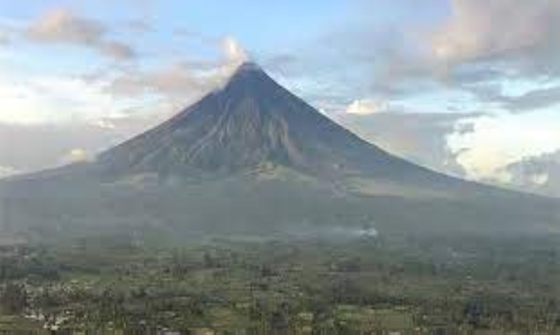 Philippines Raised Alert Level At Mayon Volcano