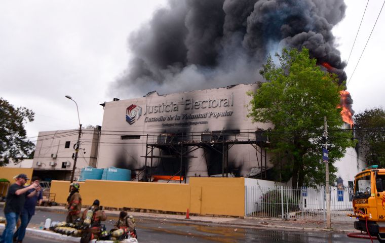 One official dead as Paraguay’s Electoral Court HQs go down in flames