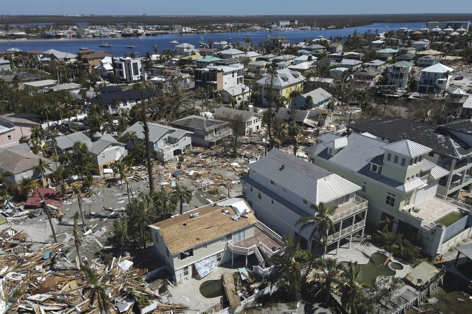 Hurricane Ian: Death toll jumps to dozens in US