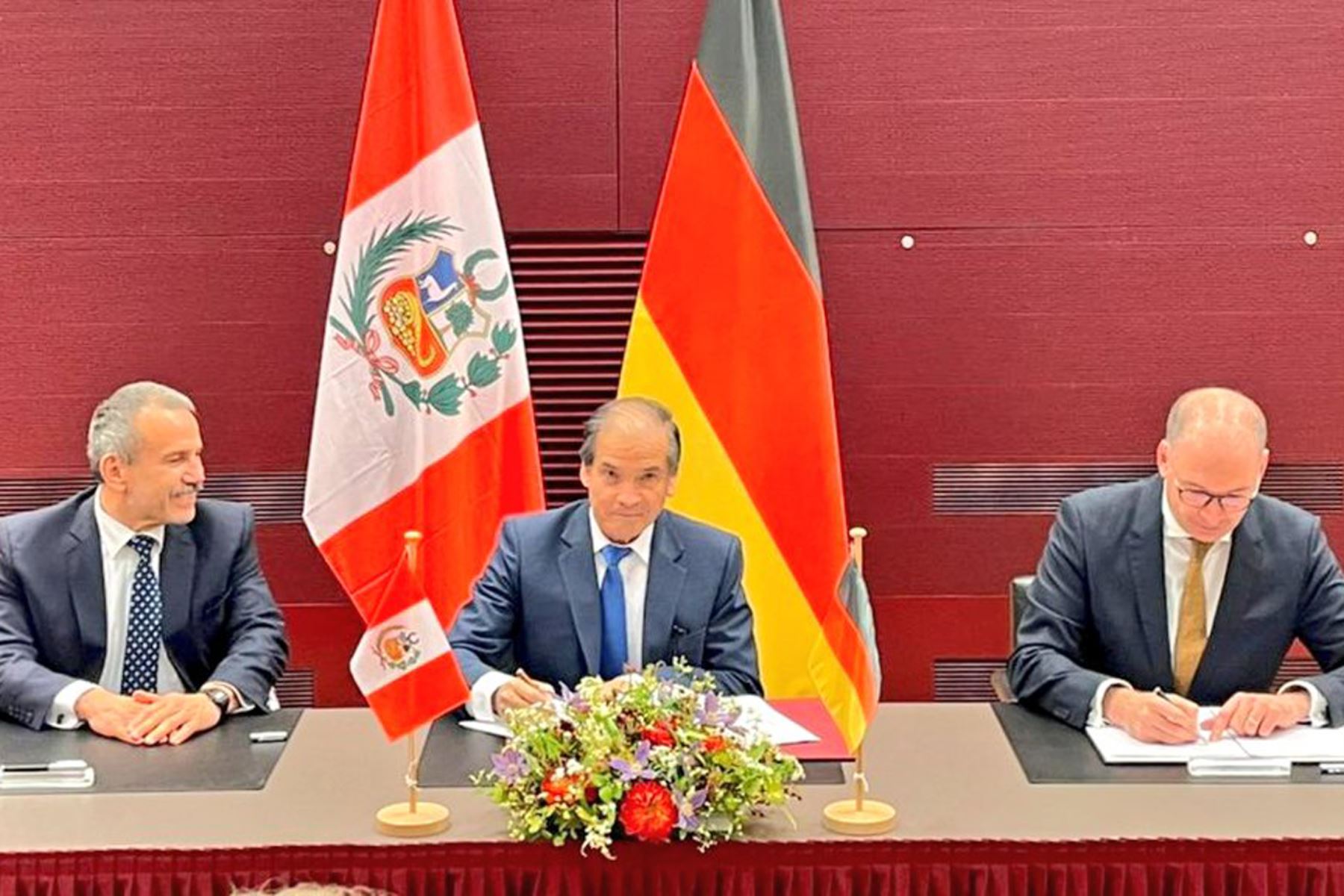 Peru, Germany sign negotiations act to face climate change