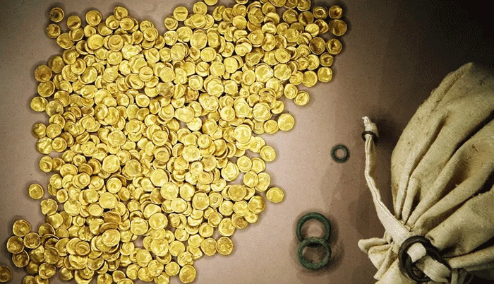 Gold coins worth €1.6m stolen in nine-minute heist from German museum