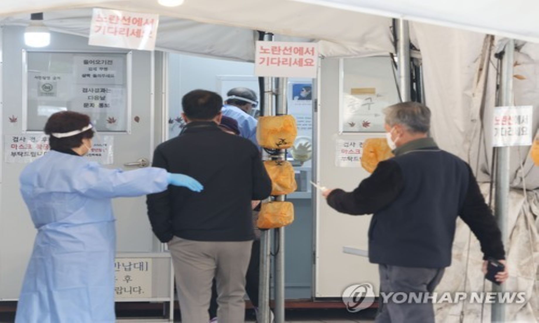 S.Korea Reported 72,873 New Covid-19 Cases