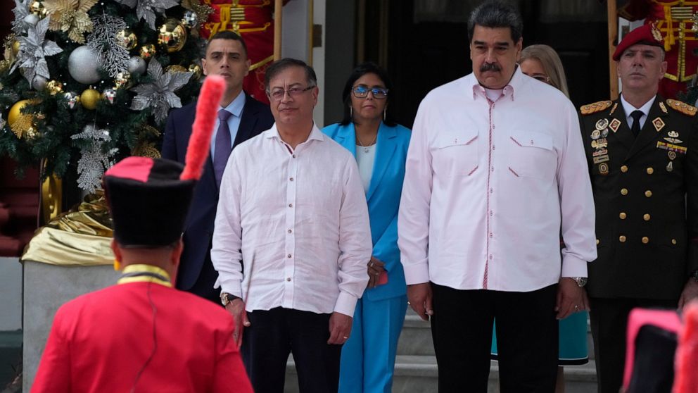 Venezuelan, Colombian presidents meet as relations improve