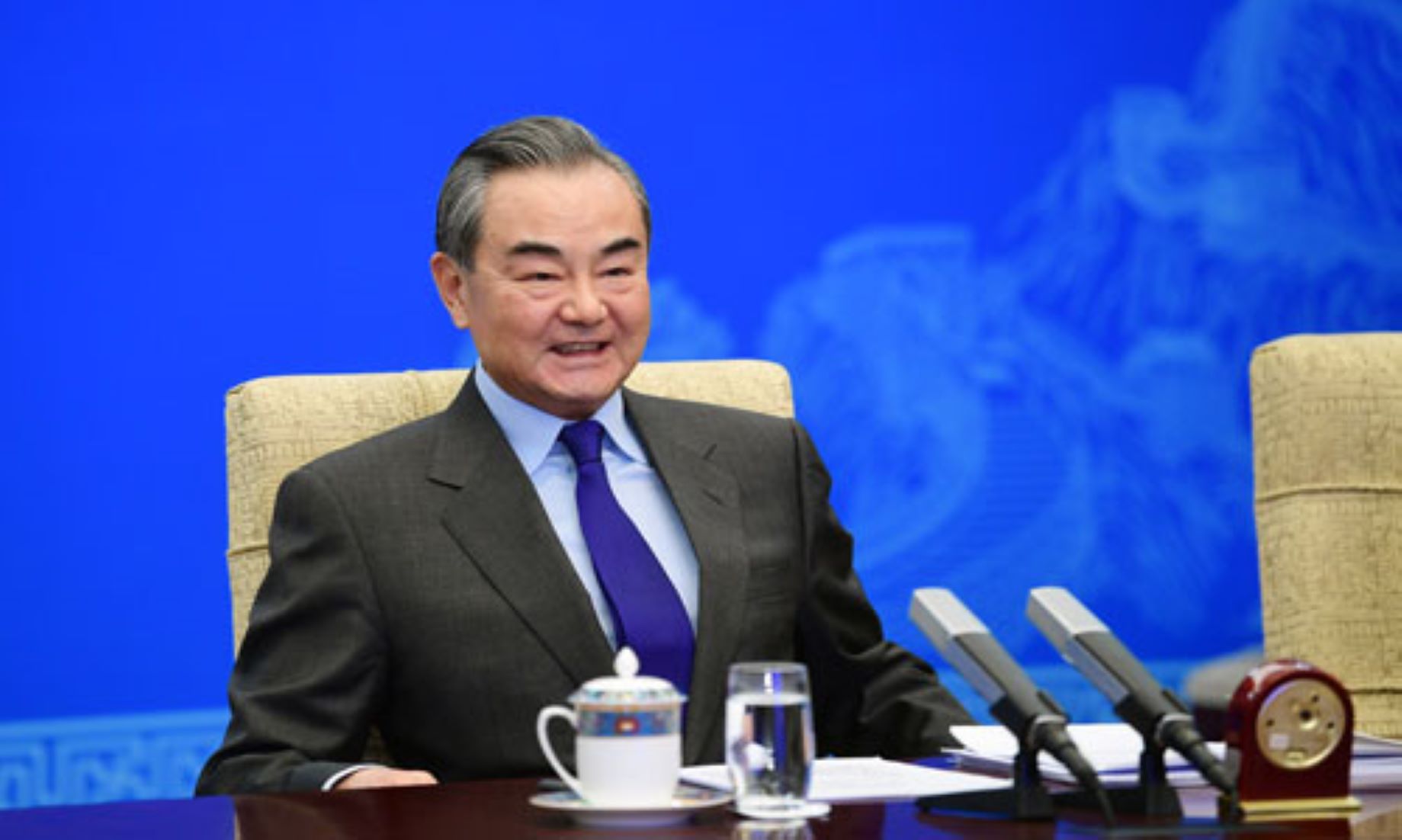 Chinese FM Held Phone Talks With Singaporean Counterpart