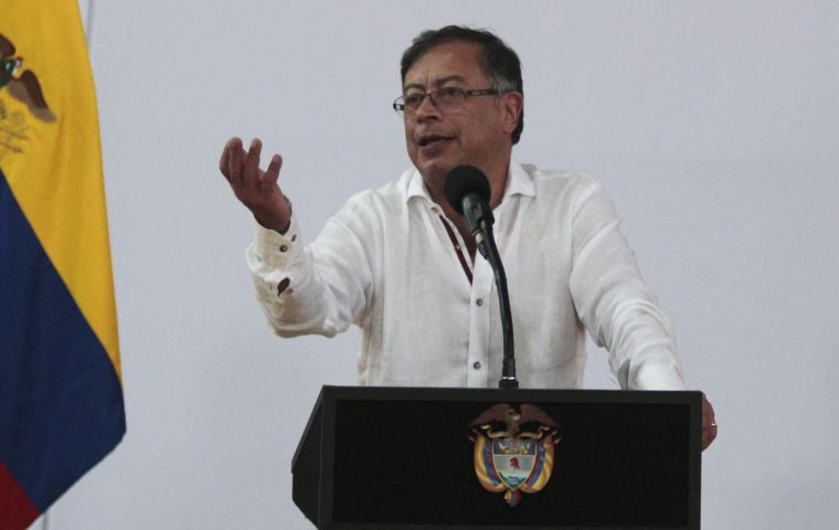 “Total Peace” bill signed into law in Colombia