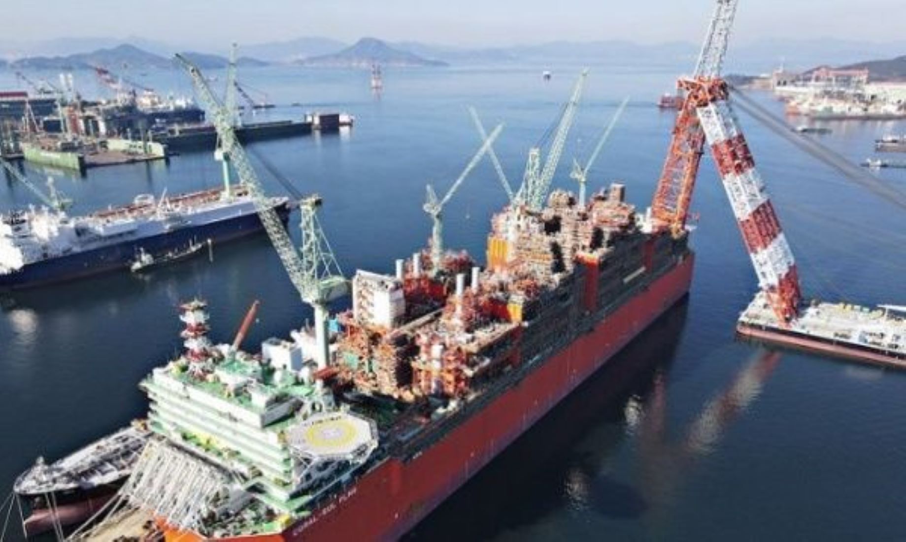 Mozambique Starts Exporting Liquefied Natural Gas Through FLNG Project