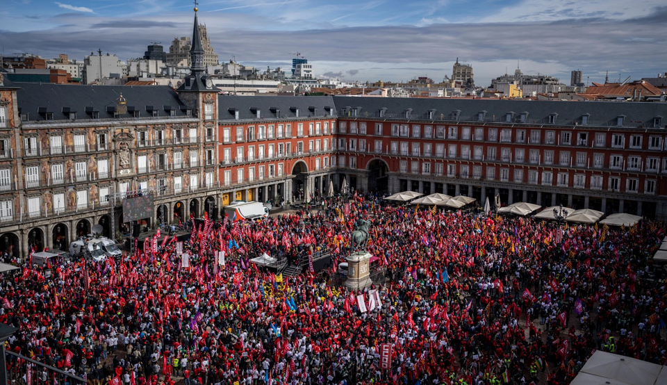 Thousands rally in Spanish capital for pay hikes as costs soar