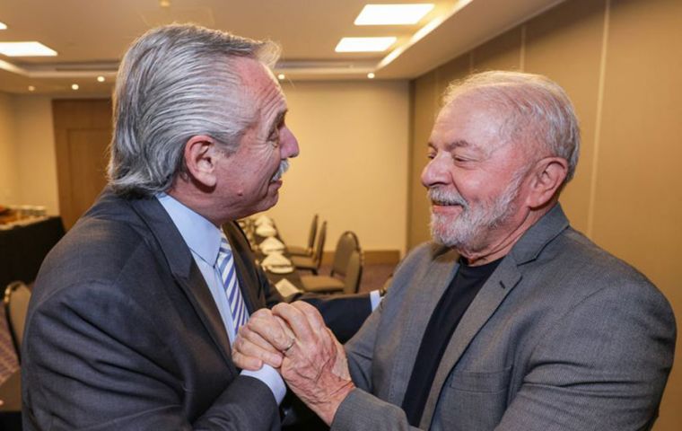 Brazil: President-elect Lula welcomes “Comrade” Argentine President Alberto Fernández in Sao Paulo