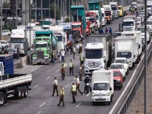 Chilean truckers continue on strike despite Government agreement