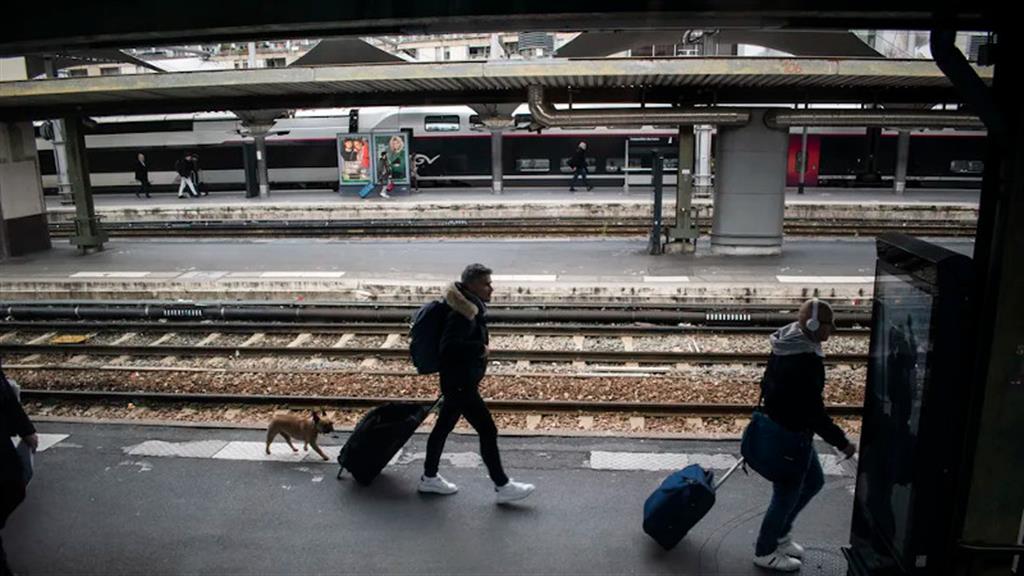 French railroad controllers go on strike for better work conditions