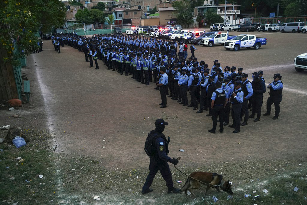 Honduras suspends rights in two largest cities to fight gangs