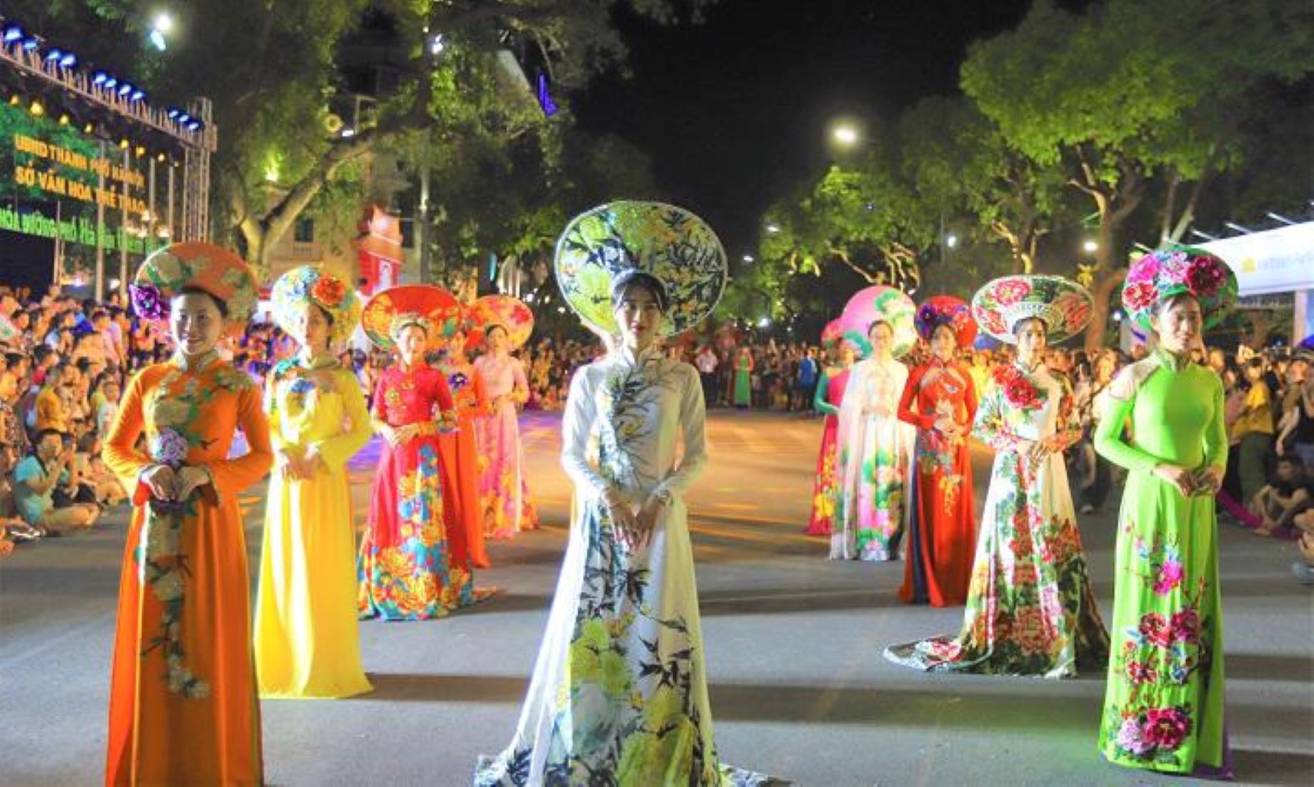 Festival On Vietnam’s National Dress Opened To Boost Tourism