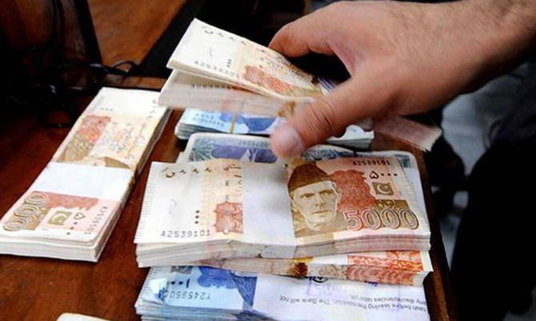 Pakistani Central Bank’s Forex Reserves Fell By 327 Million USD