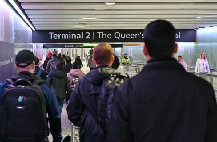 Passport control staff strike at UK airports