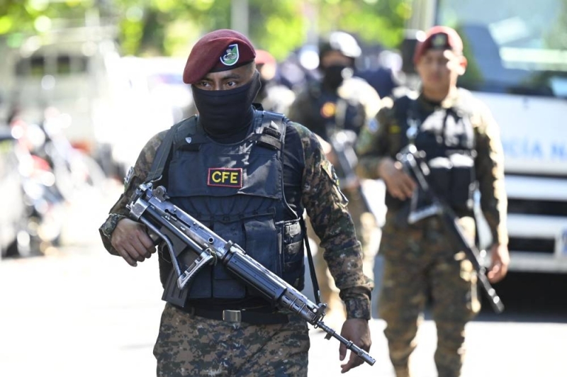 Salvadoran troops encircle capital district in second gang crackdown