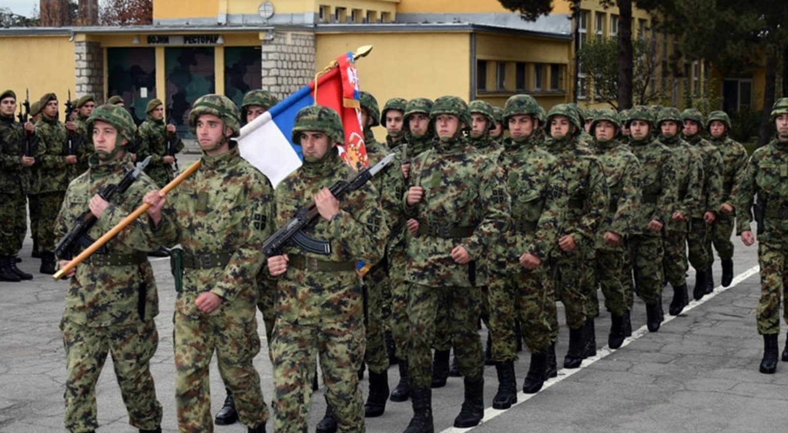 Serbia-Kosovo crisis: Serbia deploys military chief to border with Kosovo