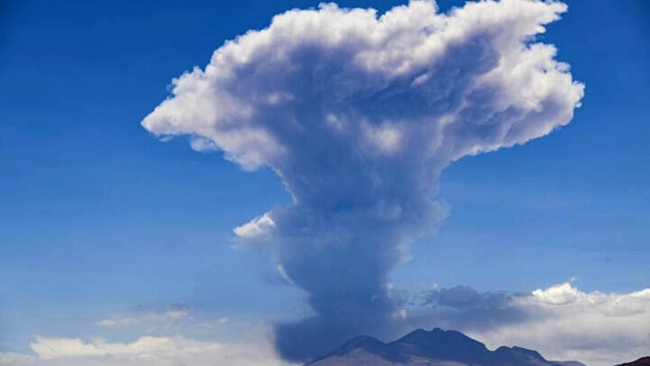 Lascar volcano in Chile stirs, sending plume skyward