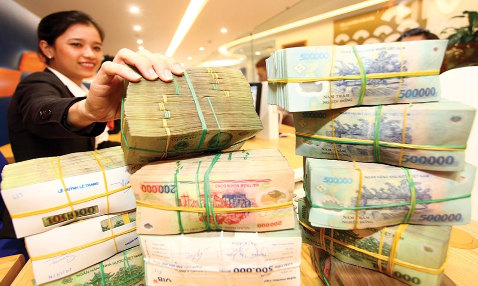 Vietnam’s Commercial Banks To Slash Interest Rates As Businesses Struggle With Lower Orders