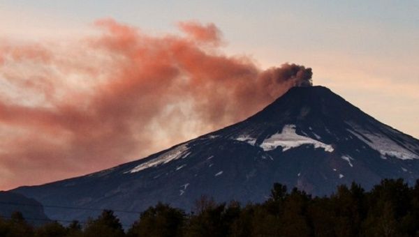 Chile monitor the activity of the Villarrica Volcano