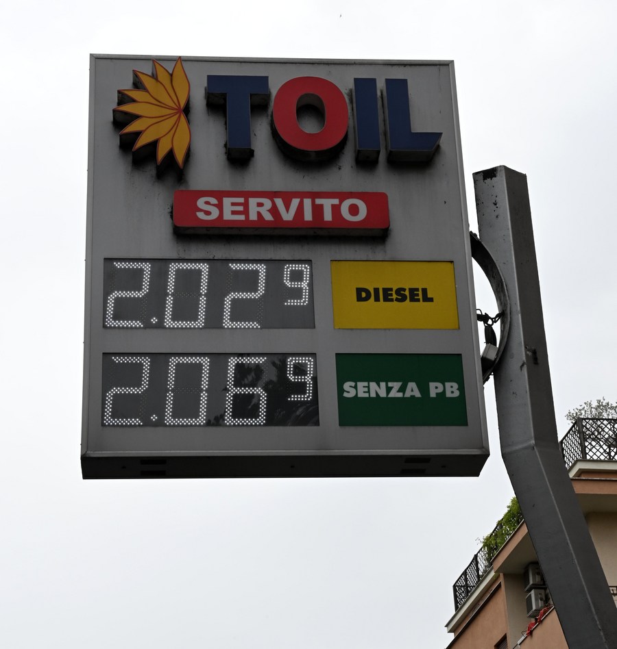 Fuel prices surge in Italy as tax discount expires