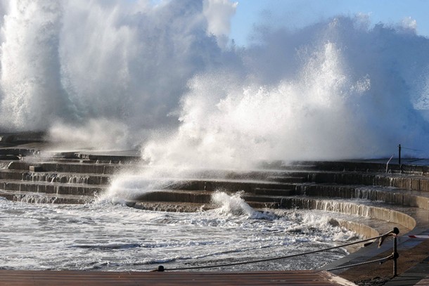 Ecuadorian beaches affected by strong waves from northwestern Pacific Ocean