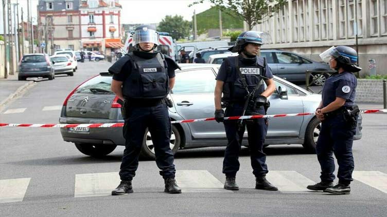 Several lightly wounded in knife attack at Paris train station