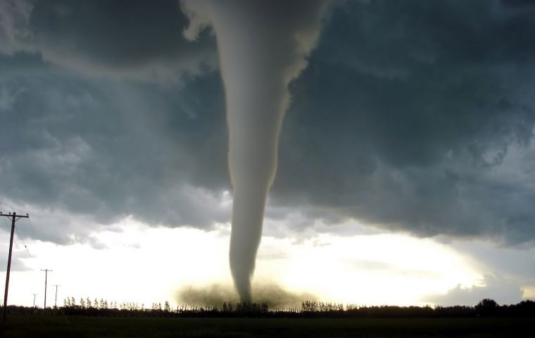 Tornadoes in southern US leave at least 7 dead