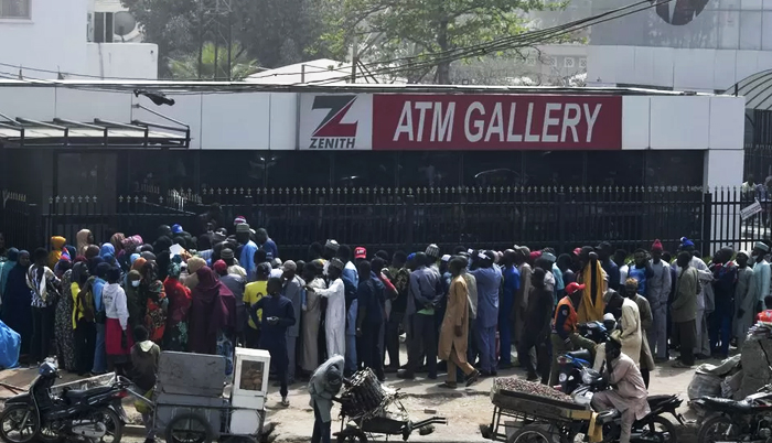 Nigeria’s Naira shortage: Banks attacked in Warri and Benin City