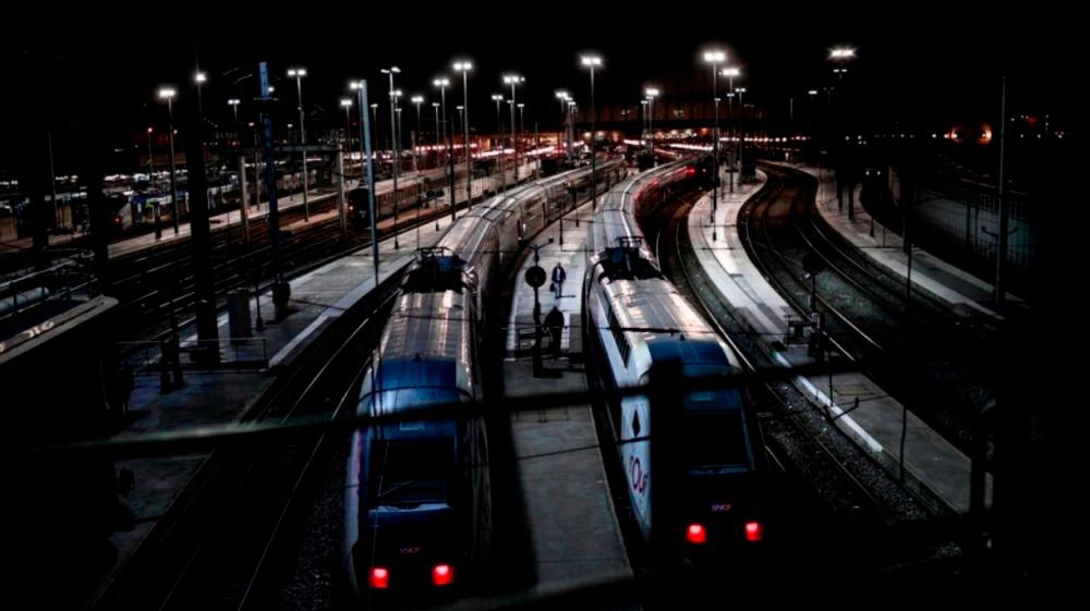 Spanish transport officials resign after trains ordered cannot fit through tunnels