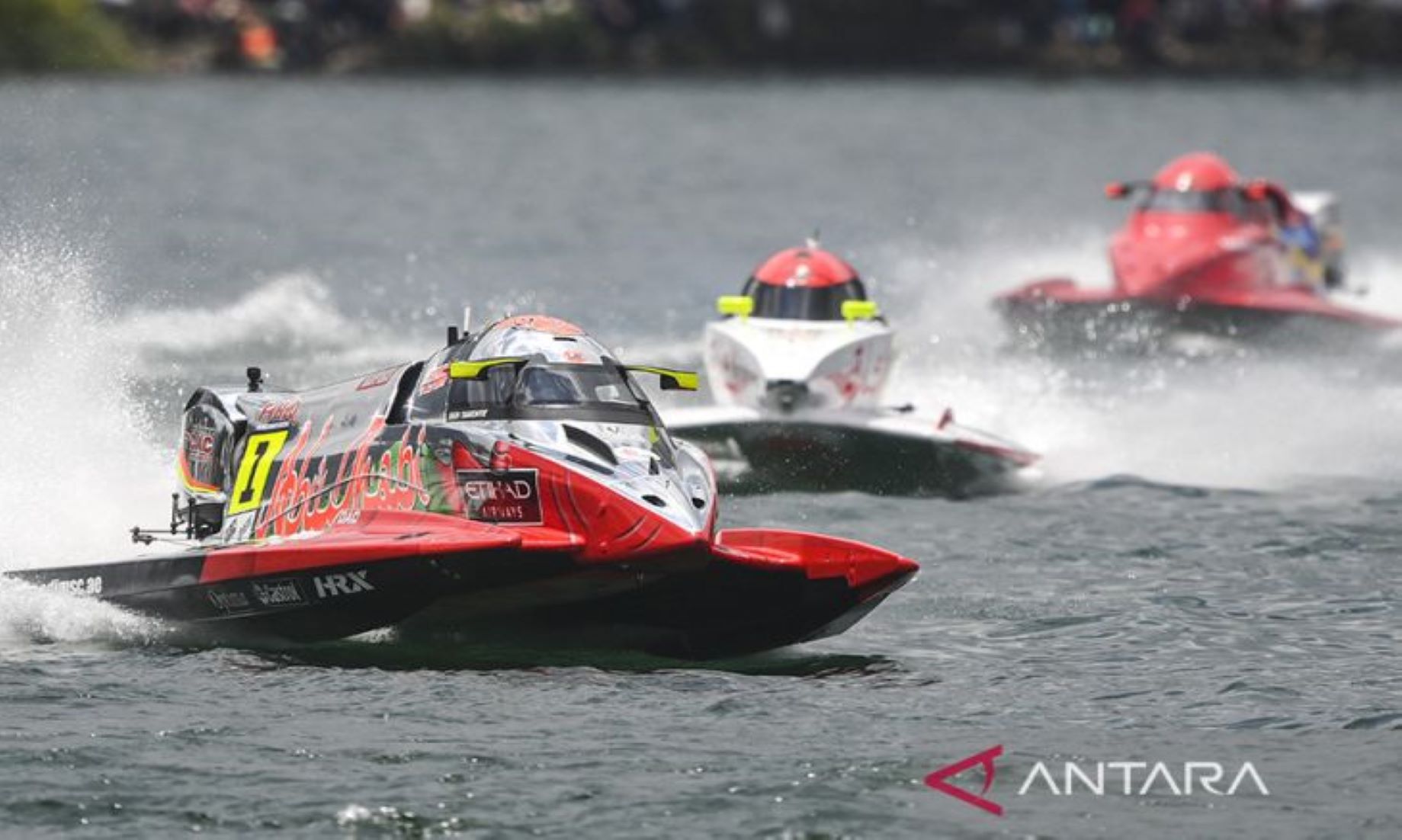 Powerboat Race In Indonesia’s Volcanic Lake Spurred Enthusiasm