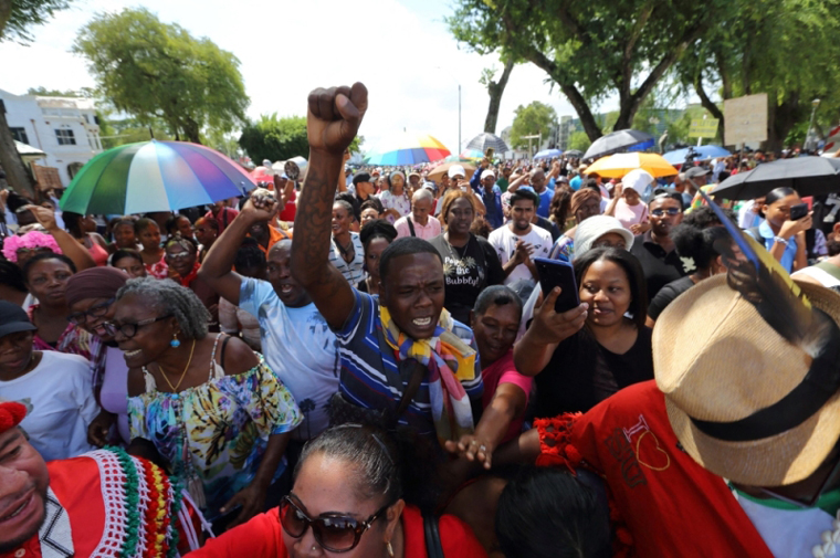 Suriname: Clashes at rising living cost protests; National Assembly suffer destruction