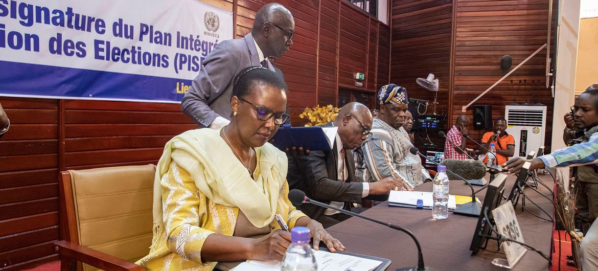 UN signs local election accord with Central African Republic authorities amid tense security situation