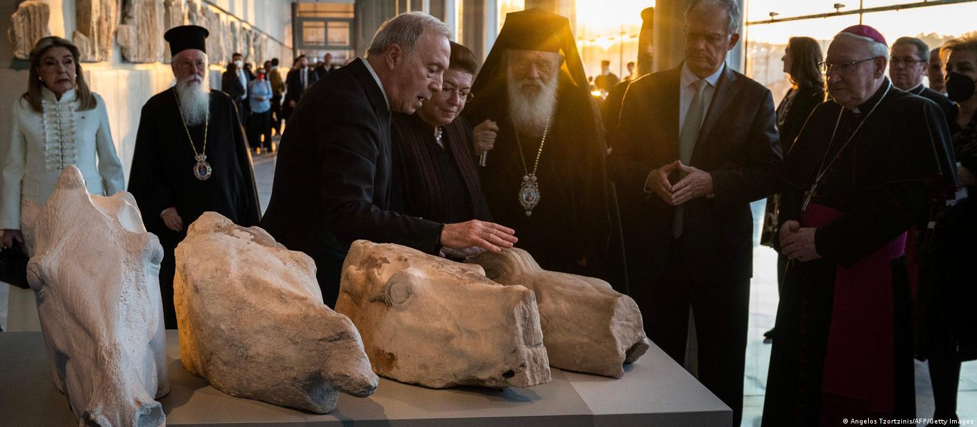 Vatican returns Parthenon fragments to Greece