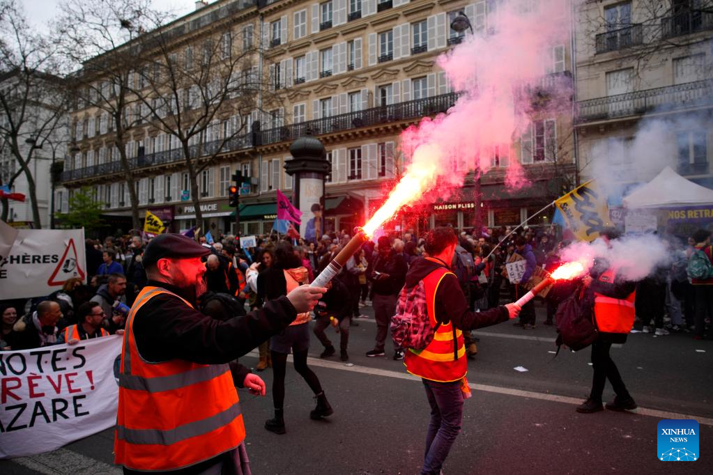 Over 1 mln protest against pension reform in France