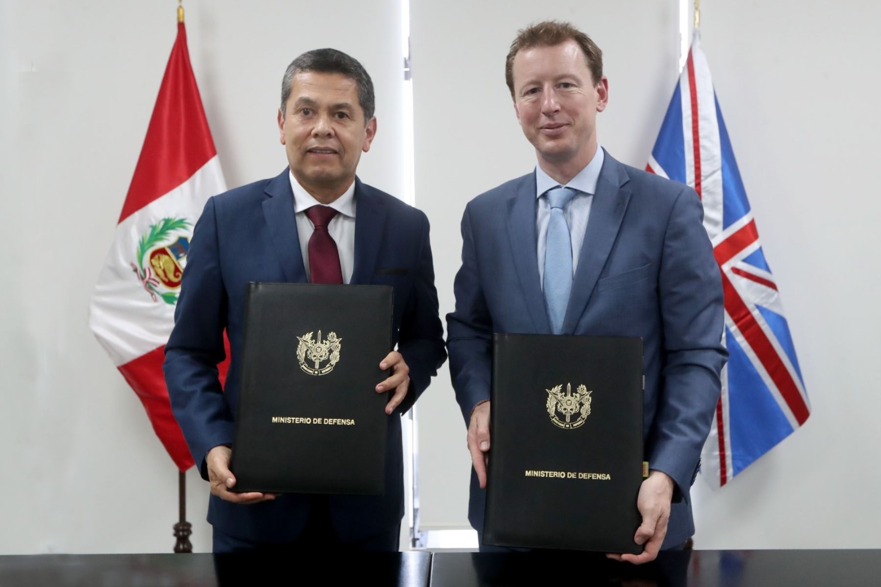 Peru, UK Defense Ministries sign Memorandum of Understanding