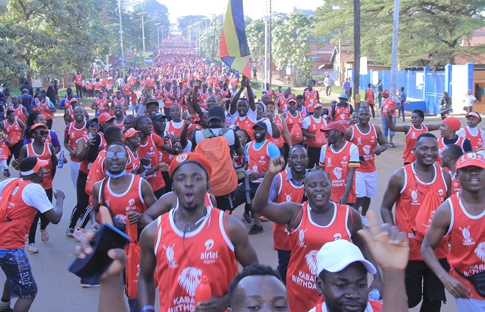 Thousands take part in marathon in Uganda to promote HIV/AIDS awareness