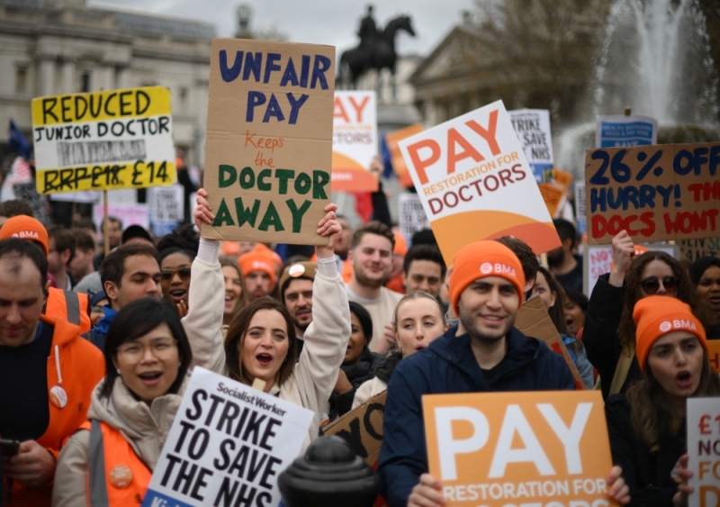 Doctors in England start historic four-day strike over pay