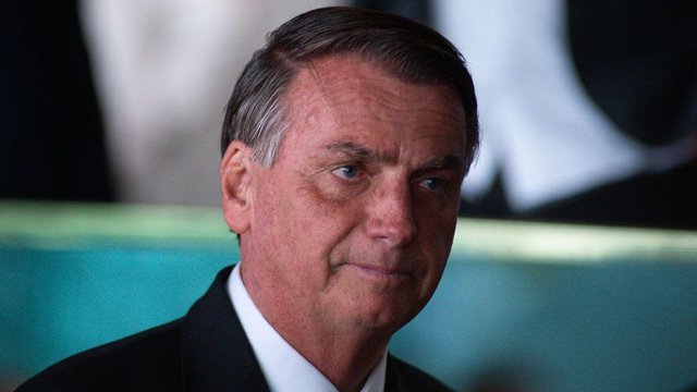 Former Pres Bolsonaro ordered to face questioning over Brazil riots