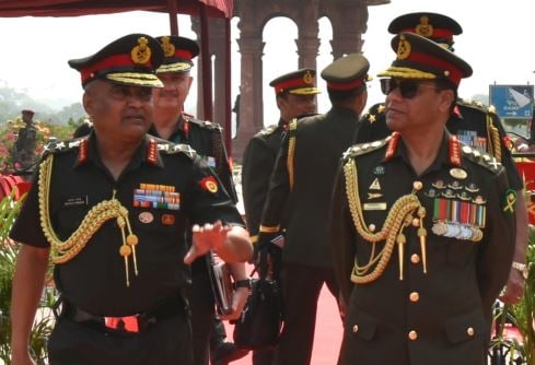 Army chiefs discuss strategic partnership between Bangladesh, India