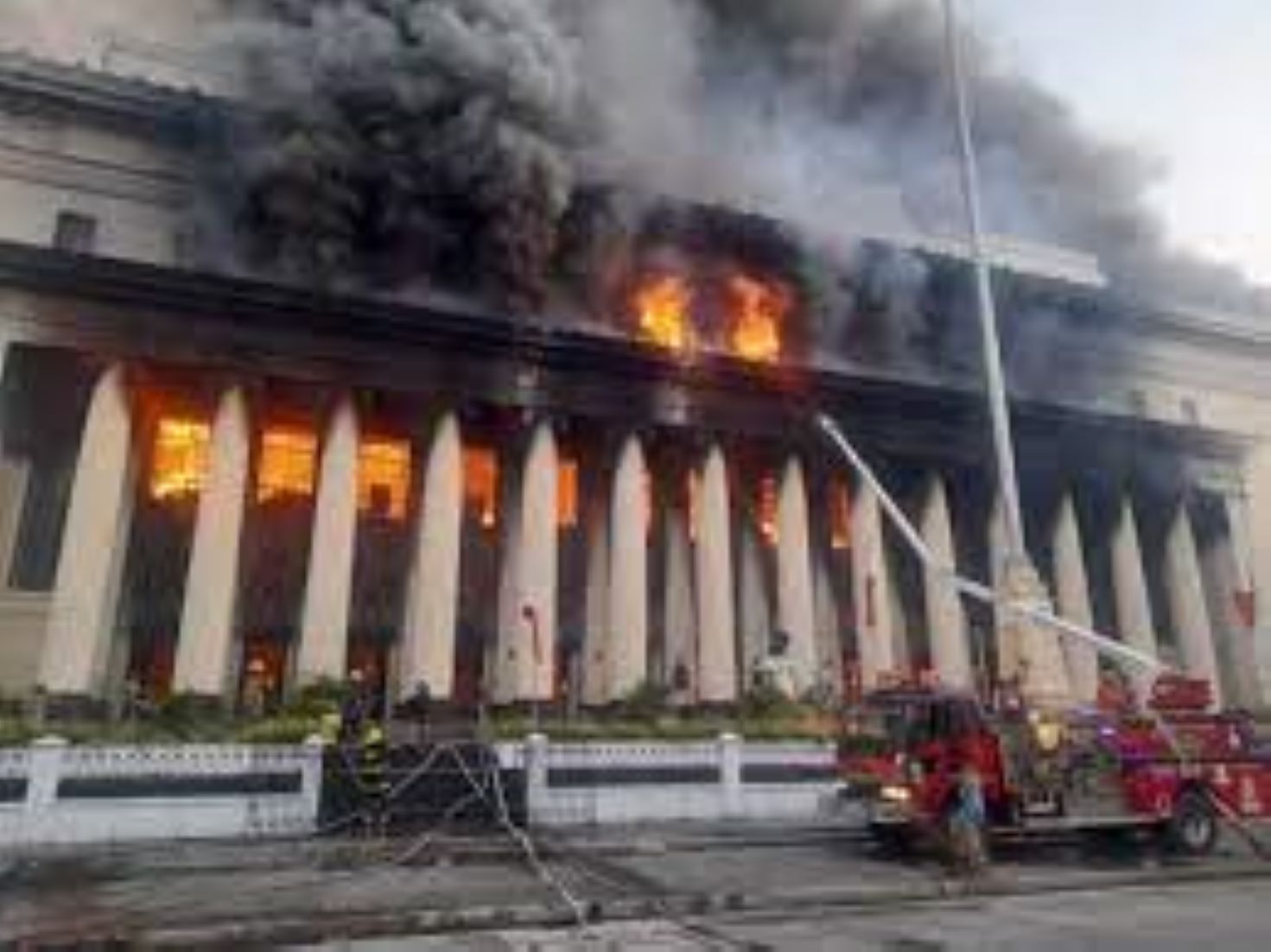 Fire At Landmark Post Office Injured Four In Philippines