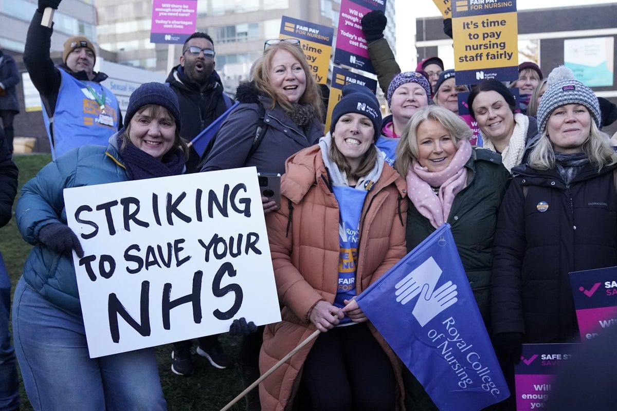 UK strikes: Nurses in England walk out as dispute intensifies