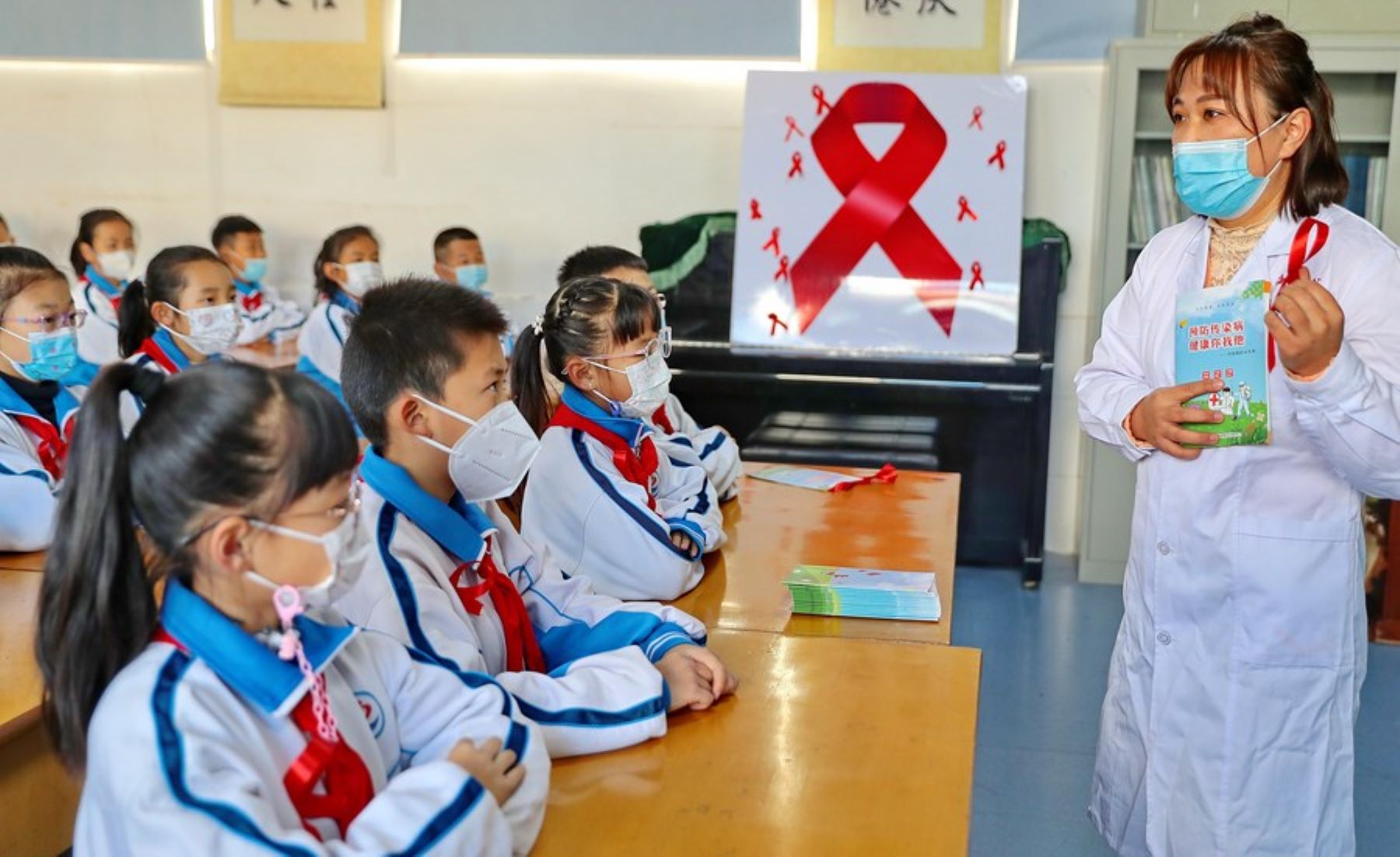 Cambodian PM Urges Vigilance Over Rise In New HIV Infections