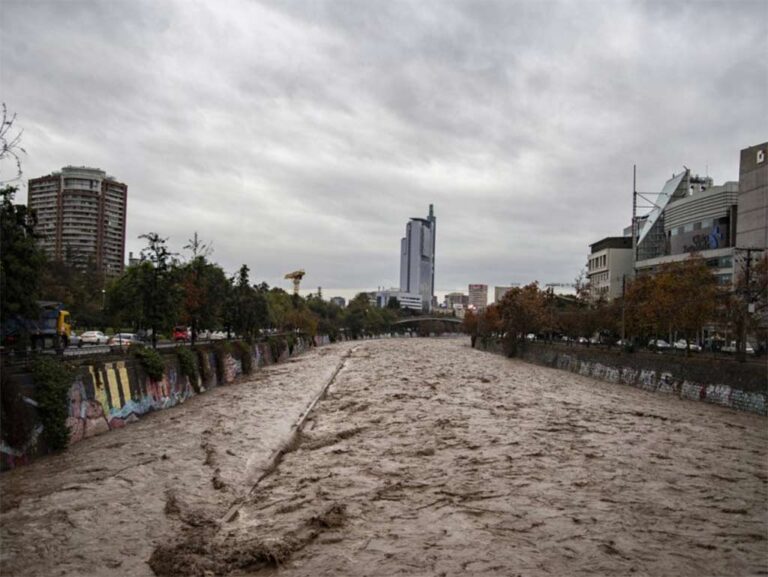 Two dead and one missing due to weather condition in Chile