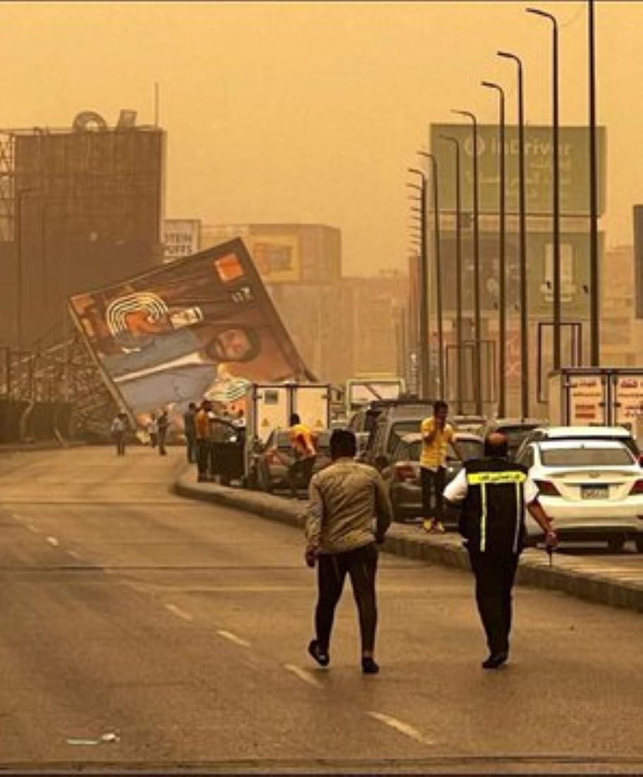 One Killed, Five Injured By Billboard Collapse As Massive Sandstorm Hit Egypt’s Capital