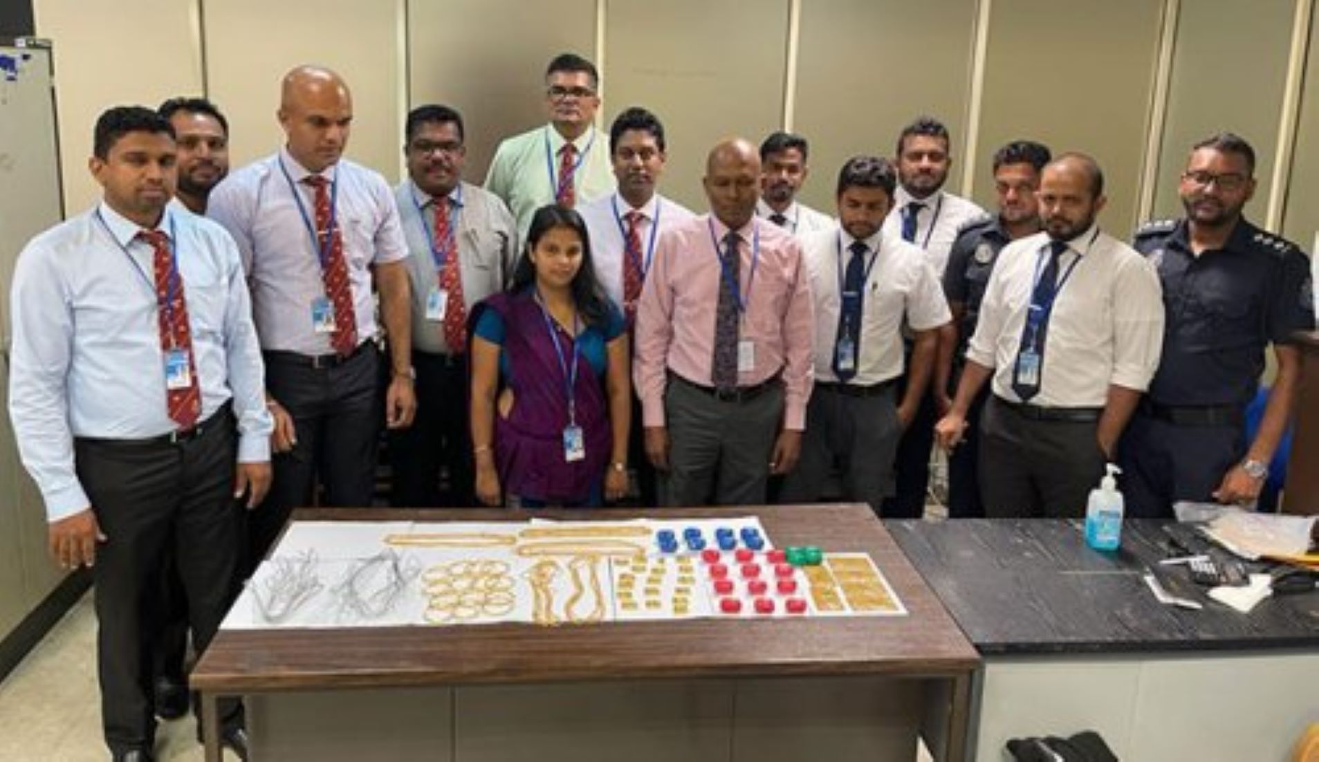 Sri Lanka Customs Arrested Five People For Gold Smuggling