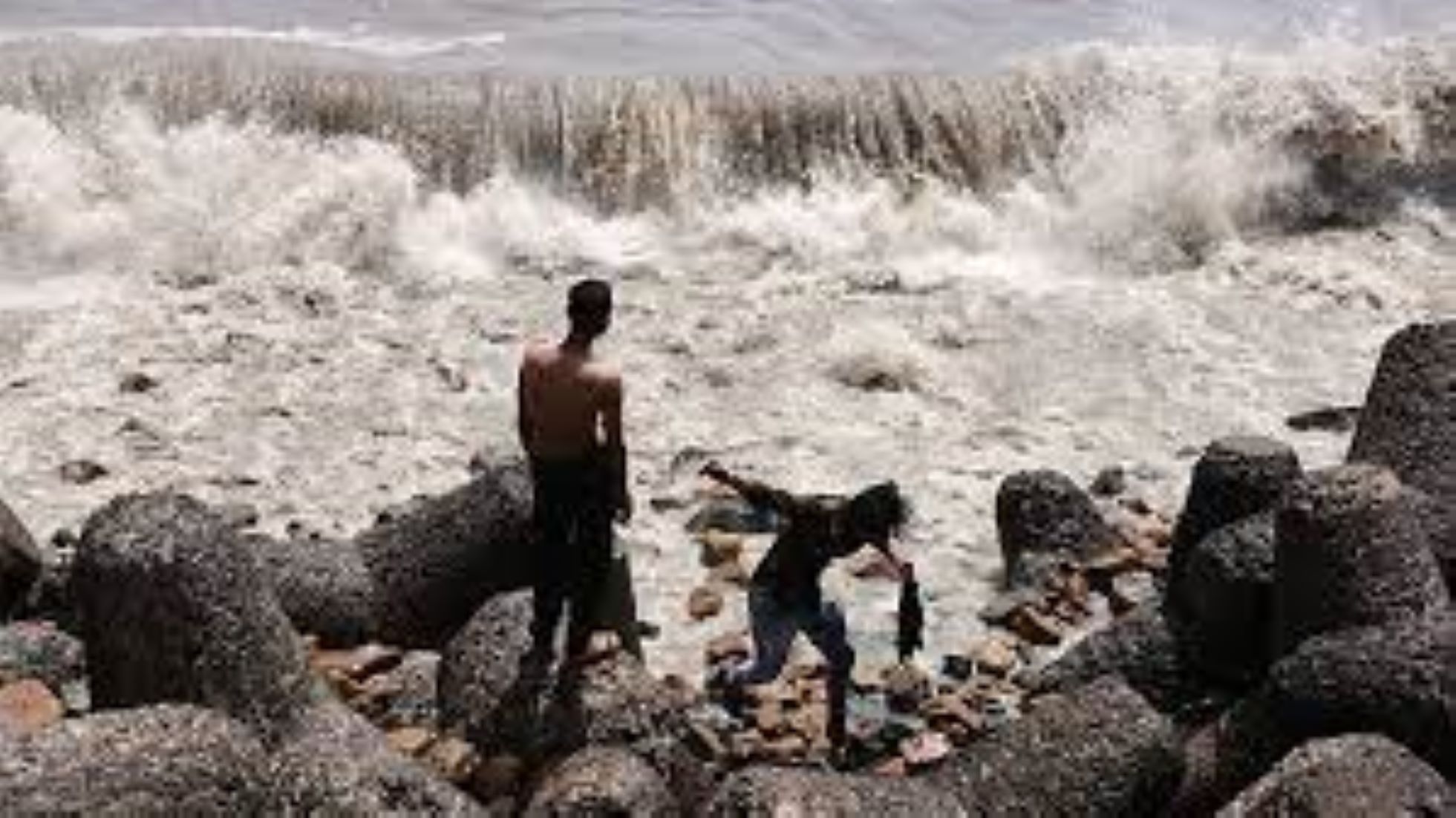 Two Killed, Two Missing In Rough Sea In Mumbai