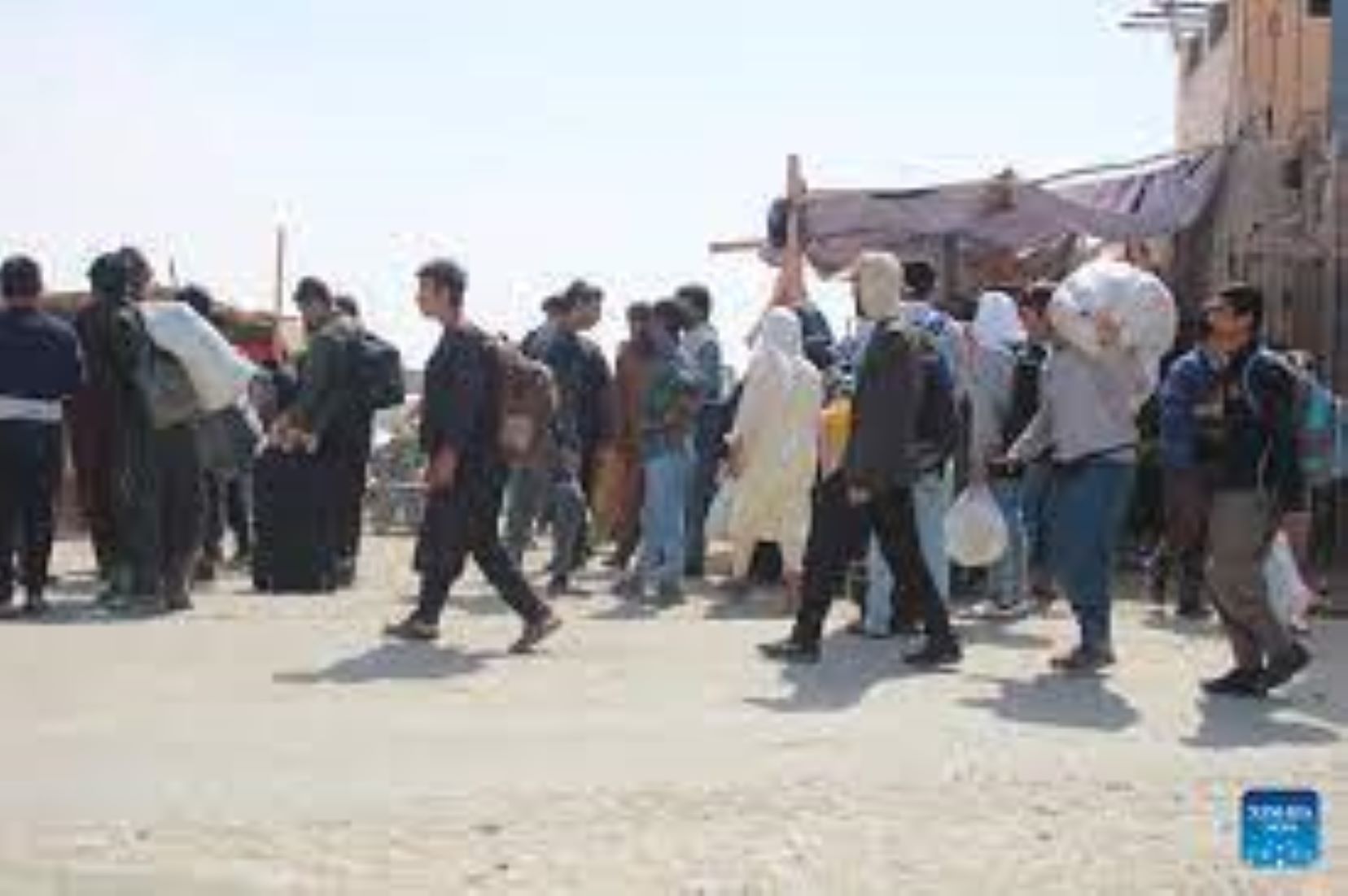 2,505 Afghan Refugees Returned Home From Iran