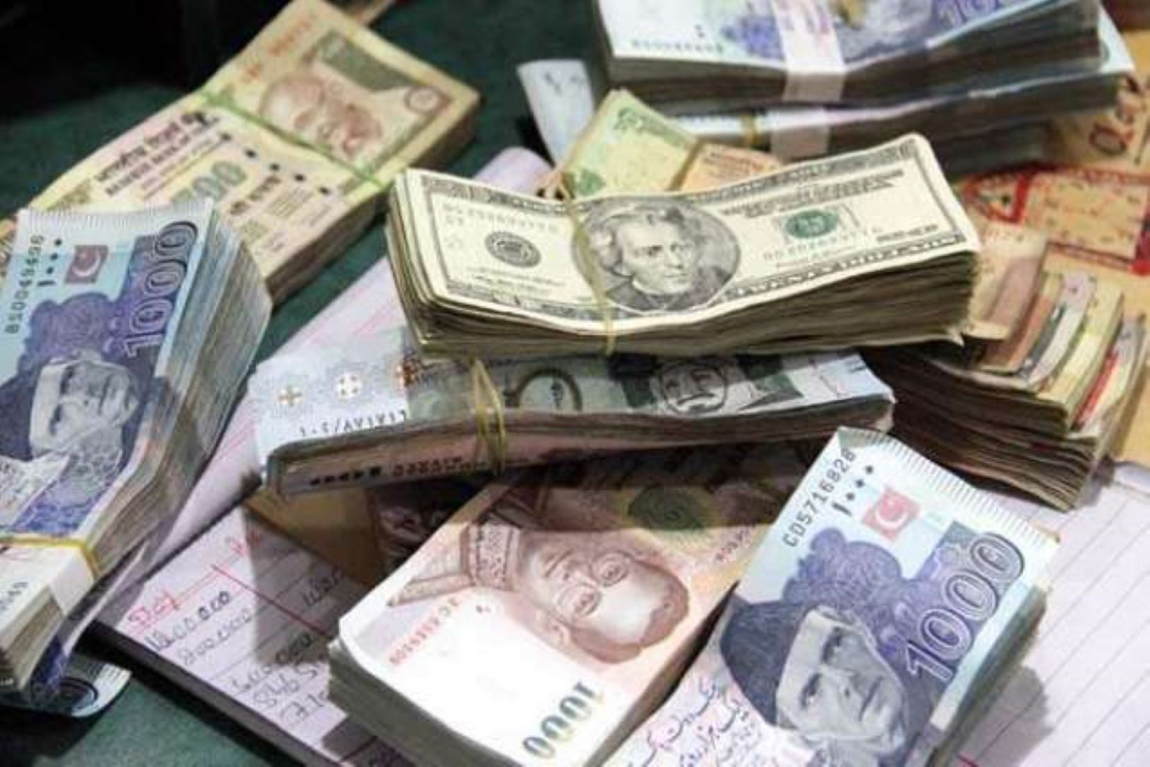 Pakistani Central Bank’s Forex Reserves Fell 102 Million USD