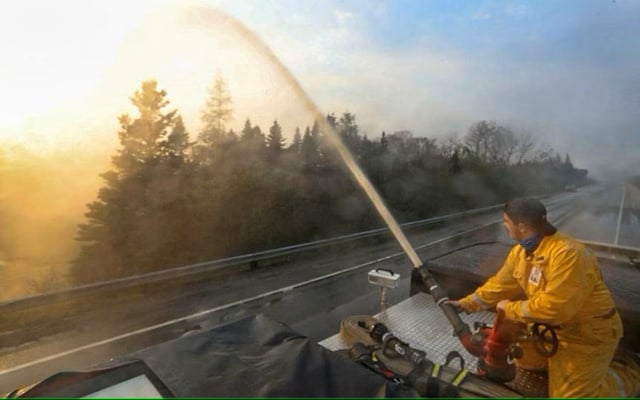 Canada wildfires: Rain aids mass firefighting effort